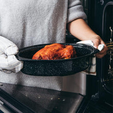 Load image into Gallery viewer, Granite Ware 13&quot; Covered Oval Roaster Black
