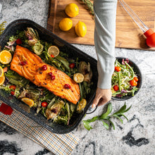 Load image into Gallery viewer, Granite Ware 21&quot; Rectangle Roaster Covered Black
